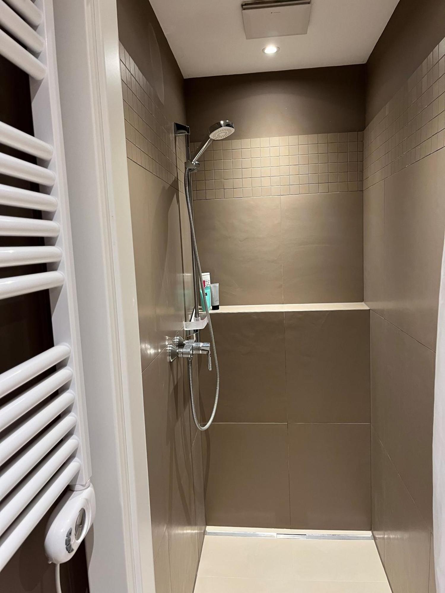 Barrierefreie Schoene Wohnung Im Eg كوسن المظهر الخارجي الصورة