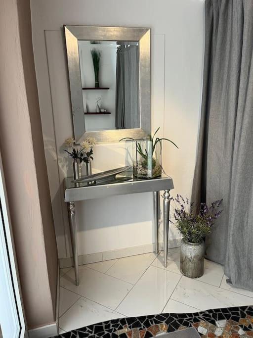 Barrierefreie Schoene Wohnung Im Eg كوسن المظهر الخارجي الصورة