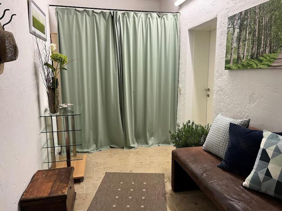 Barrierefreie Schoene Wohnung Im Eg كوسن المظهر الخارجي الصورة