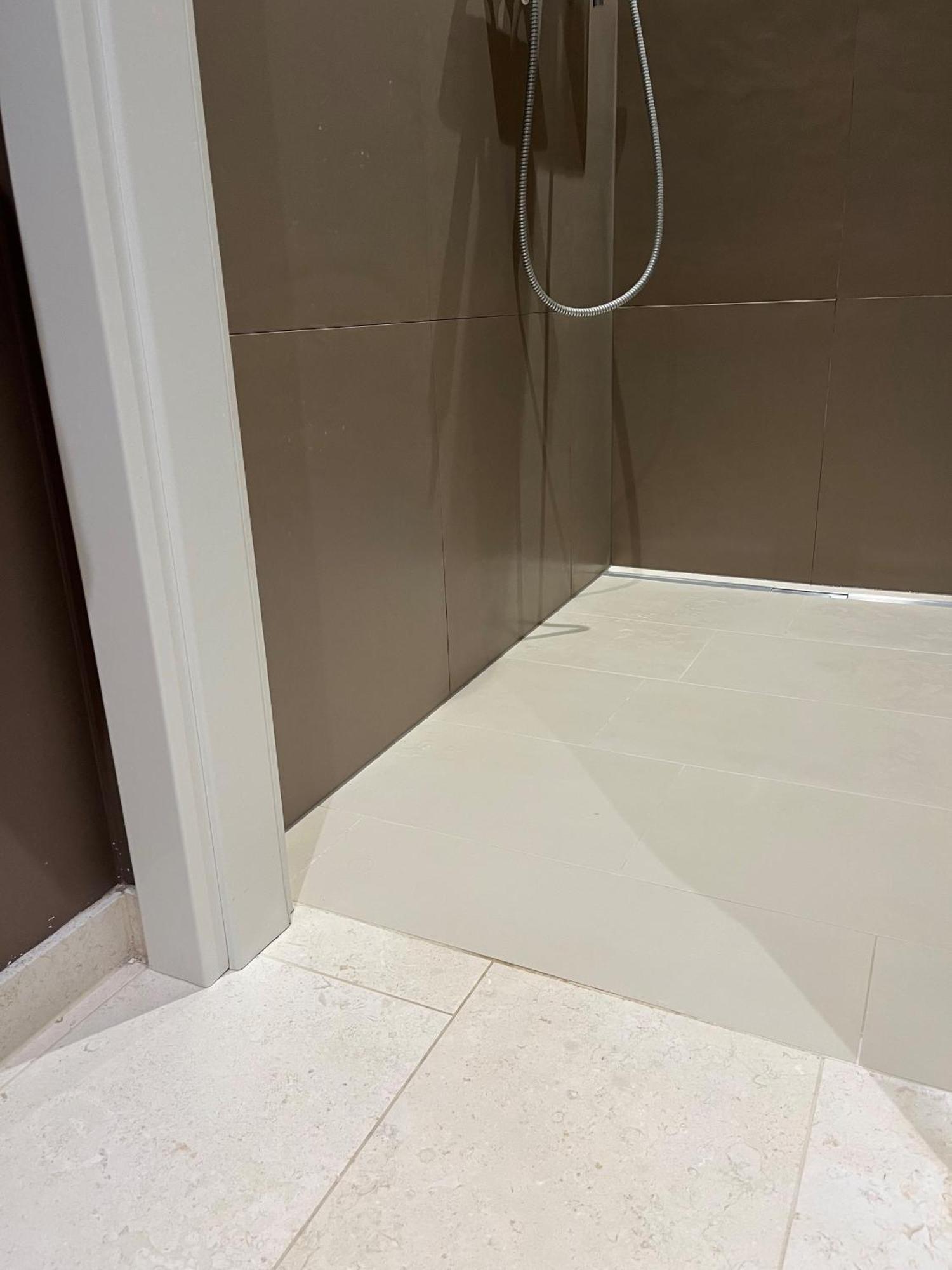 Barrierefreie Schoene Wohnung Im Eg كوسن المظهر الخارجي الصورة