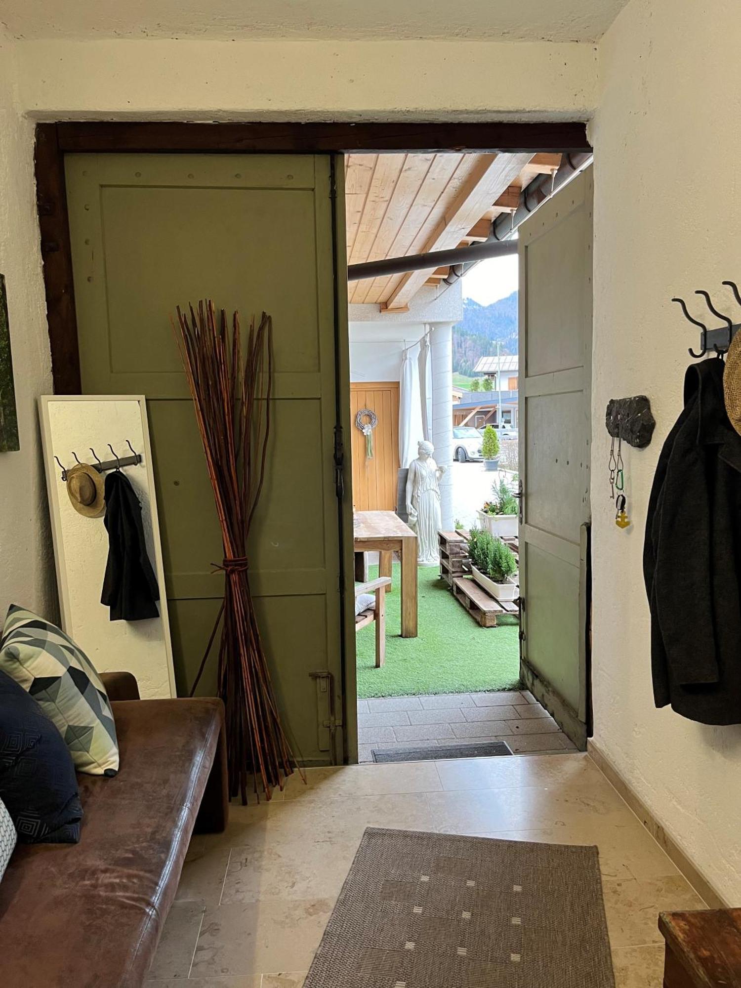 Barrierefreie Schoene Wohnung Im Eg كوسن المظهر الخارجي الصورة